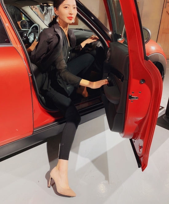 女生高跟鞋长袜穿搭技巧,高跟鞋怎么穿搭更好看