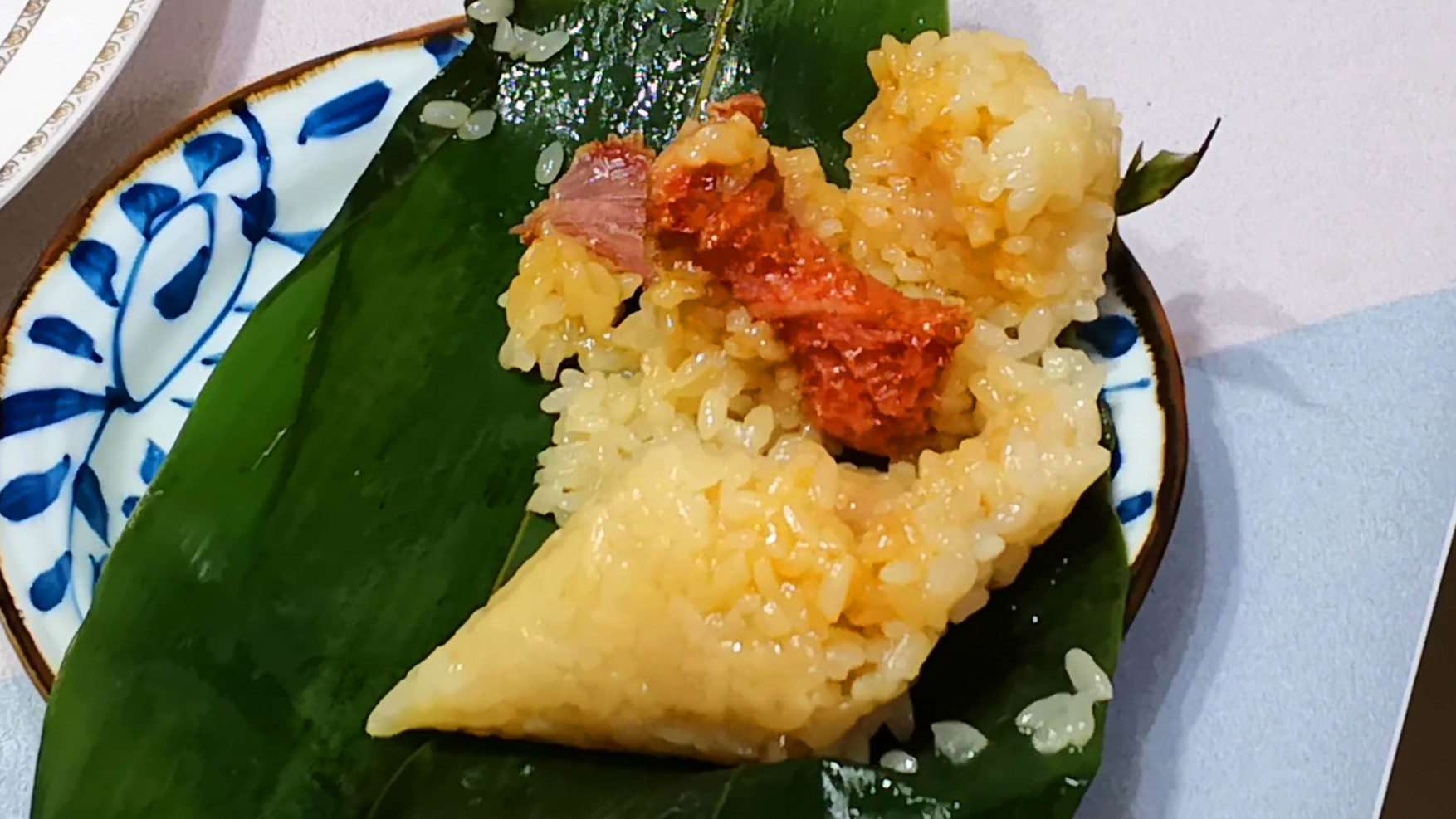 包肉粽子时，最忌泡完米直接就包，多加1步，粽子更香更好吃