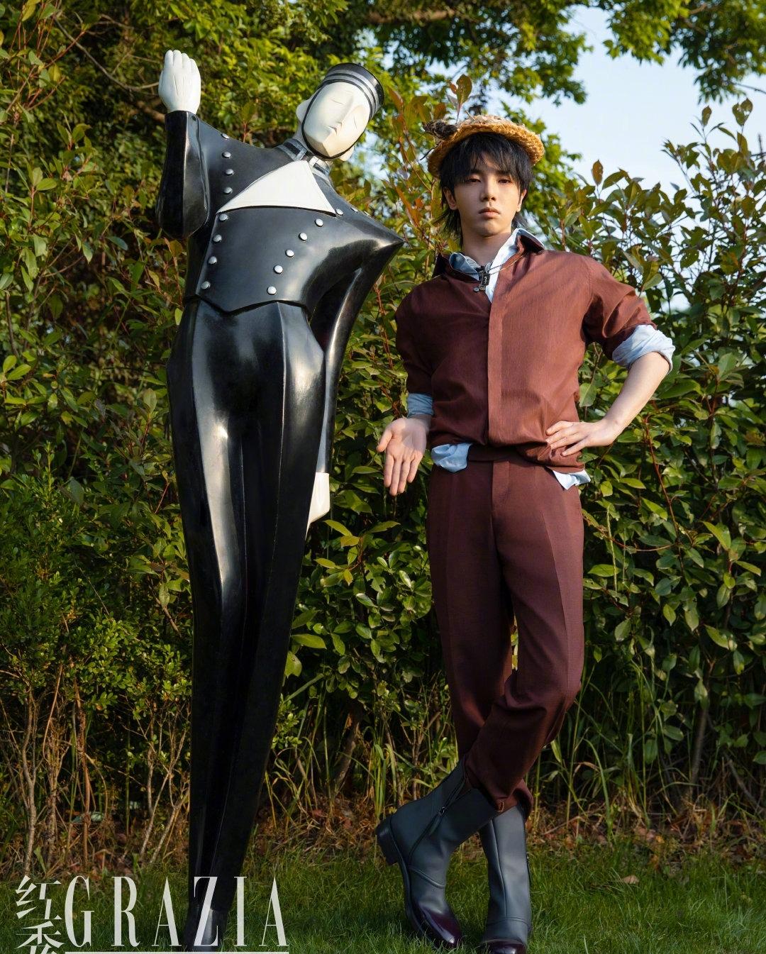 华晨宇头戴兔耳朵发箍 (华晨宇戴墨镜)