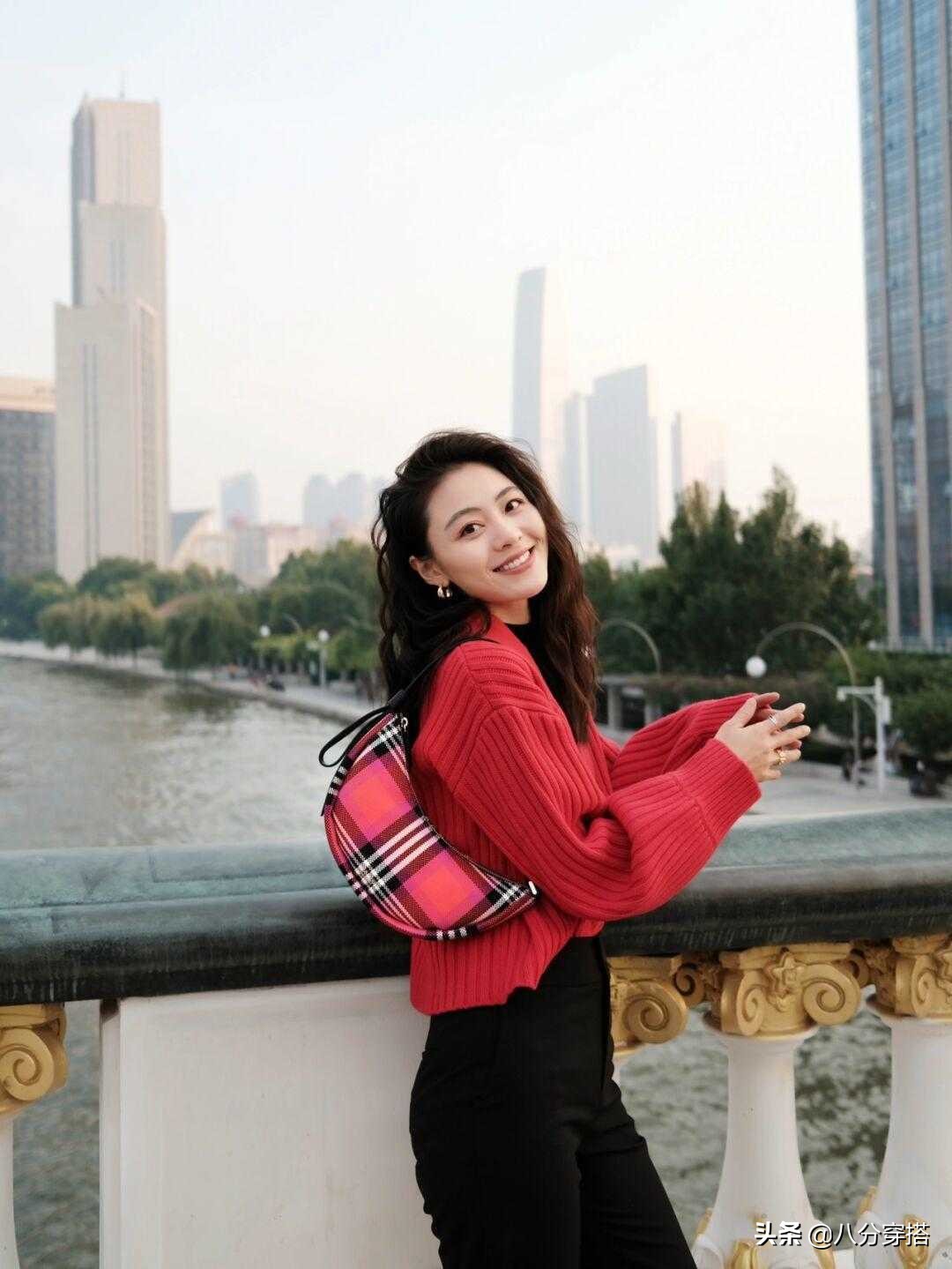 显白气质又柔软渐变慵懒风毛衣,女士简约风穿搭技巧白色毛衣搭配