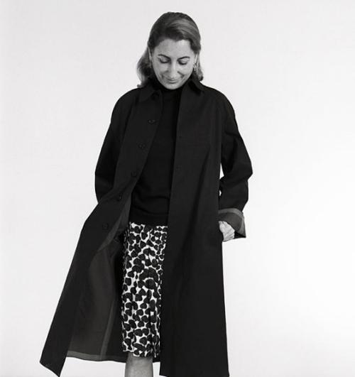 普拉达属于十大奢侈品之一吗,普拉达为啥不潮