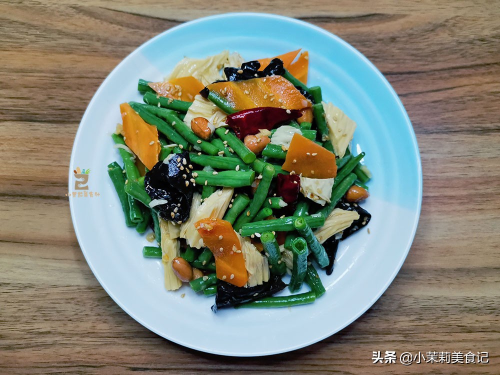 豆角别炒着吃了大厨教你特色做法,豆角怎么凉拌炒不黑
