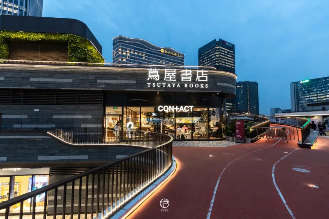 christiandiorcouture前滩太古里店,dior圣诞树前滩太古里