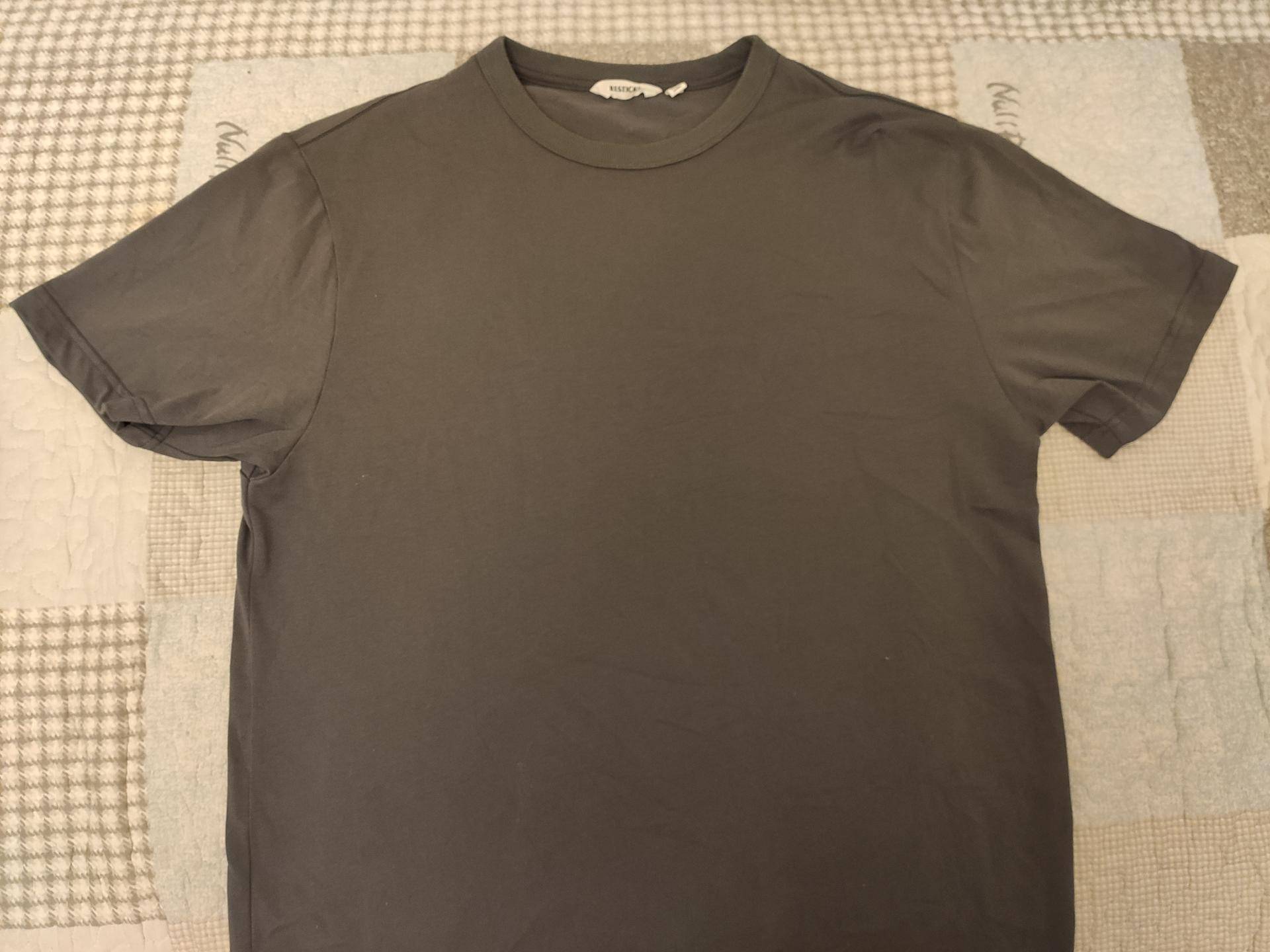 什么材质t恤适合夏天穿,夏季啥材质t恤凉快抗皱不缩水