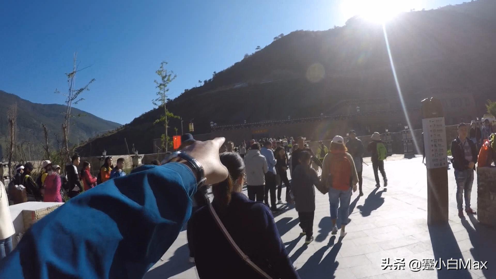 稻城亚丁的文章是谁写的,关于稻城亚丁的一本小说