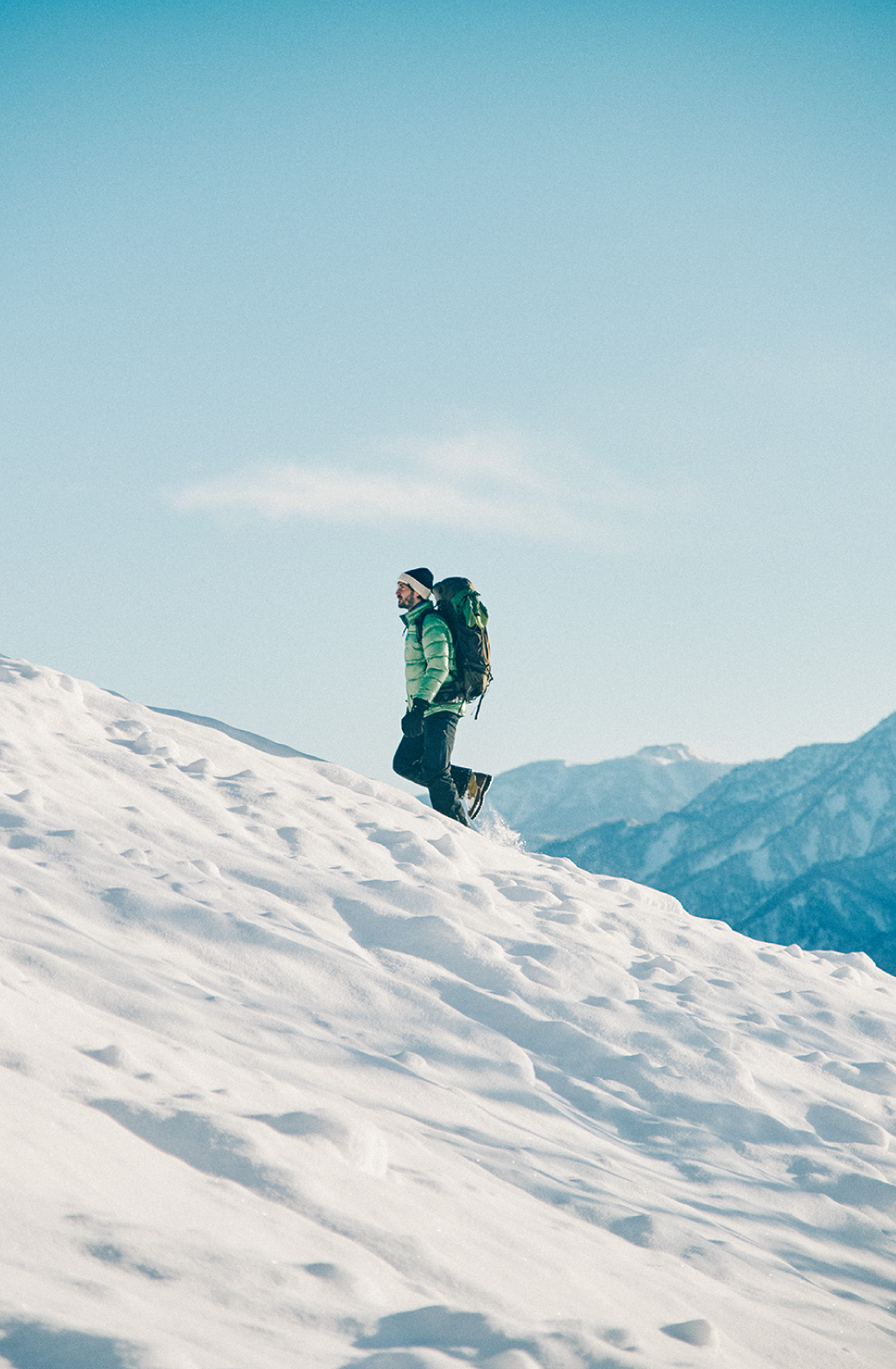 羽绒服冬季必备保暖又好看,防寒羽绒服带你时髦过冬