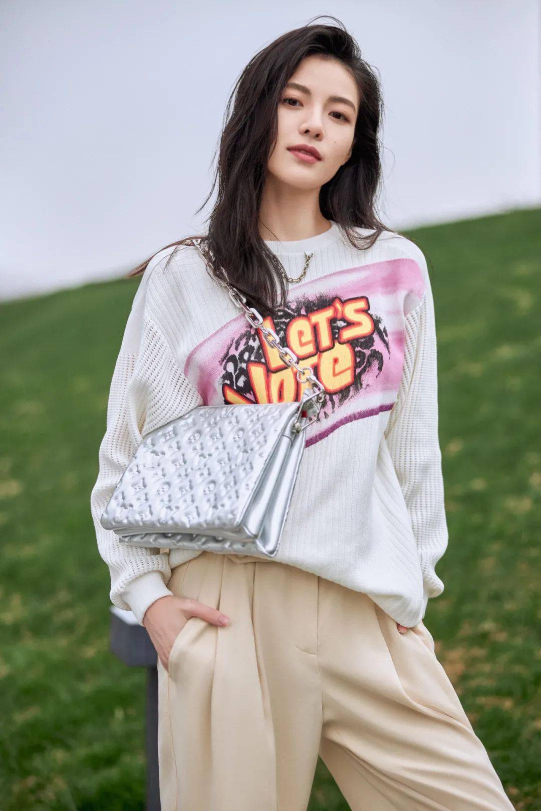 LV新手袋一出，女明星们集体撞包