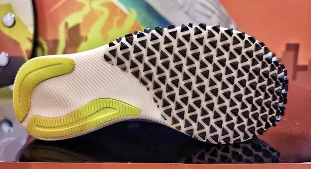 实不相瞒，这是我2020年最想要的9双跑鞋——国外篇