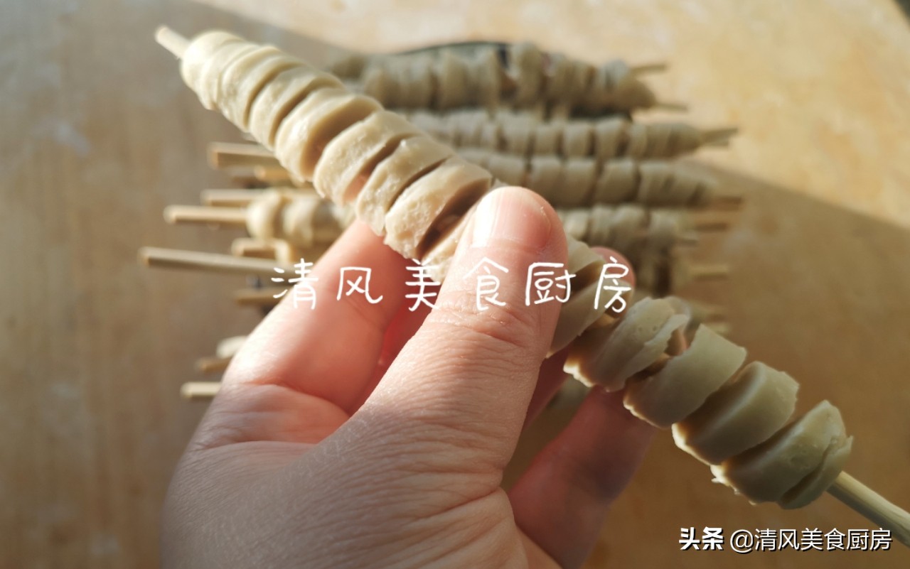 街头火爆的烤面筋教程,夜市面筋怎么烤好吃又简单