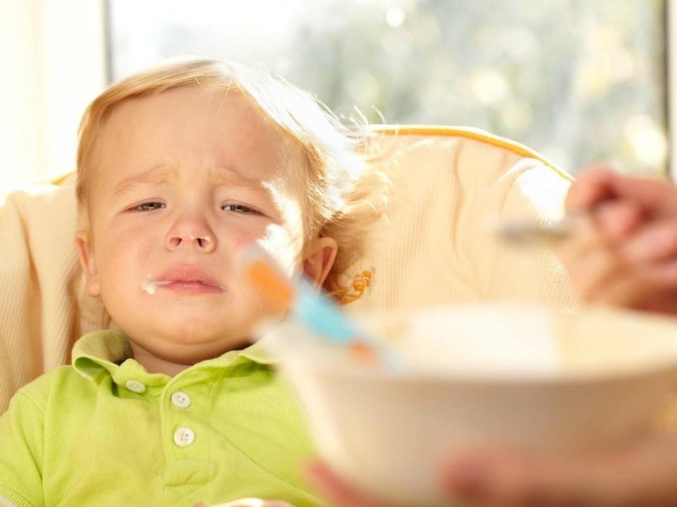 宝宝吃太饱长不高隐患,宝宝吃太饱会睡不安稳