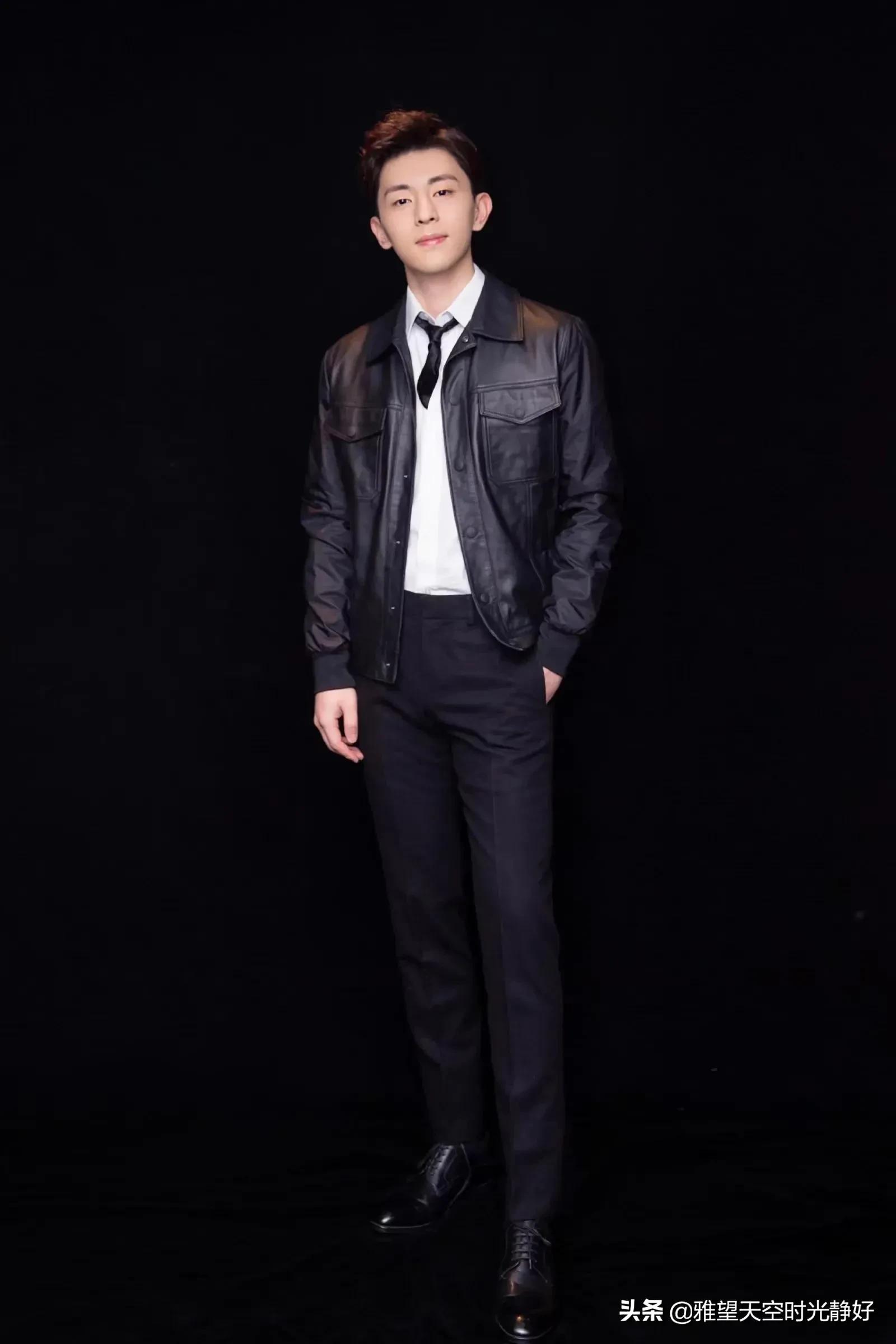 男明星西装穿搭夏季帅气,男士明星皮衣西服外套搭配