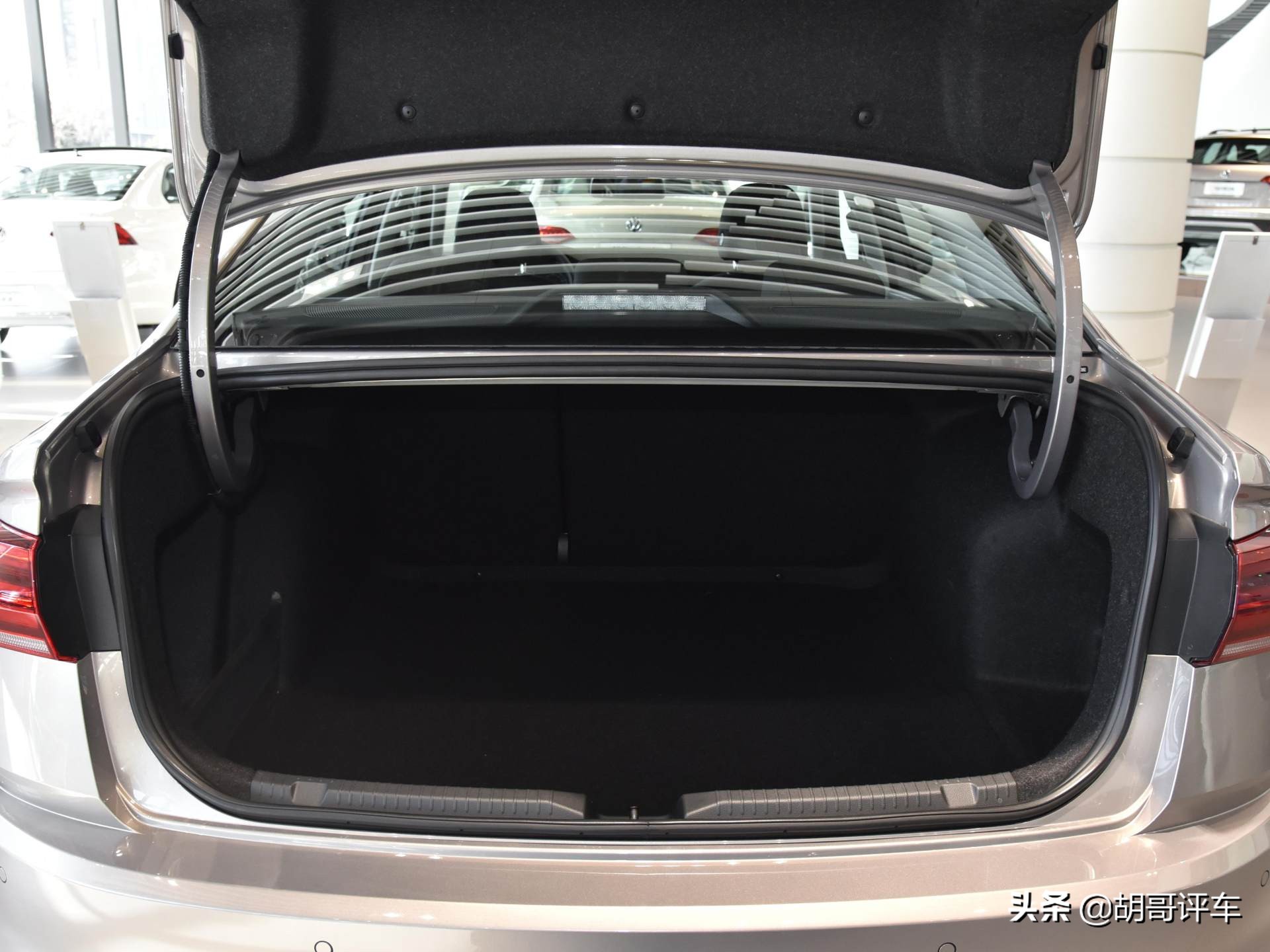 想要买好点的车,一汽大众宝来选哪款最经济实惠