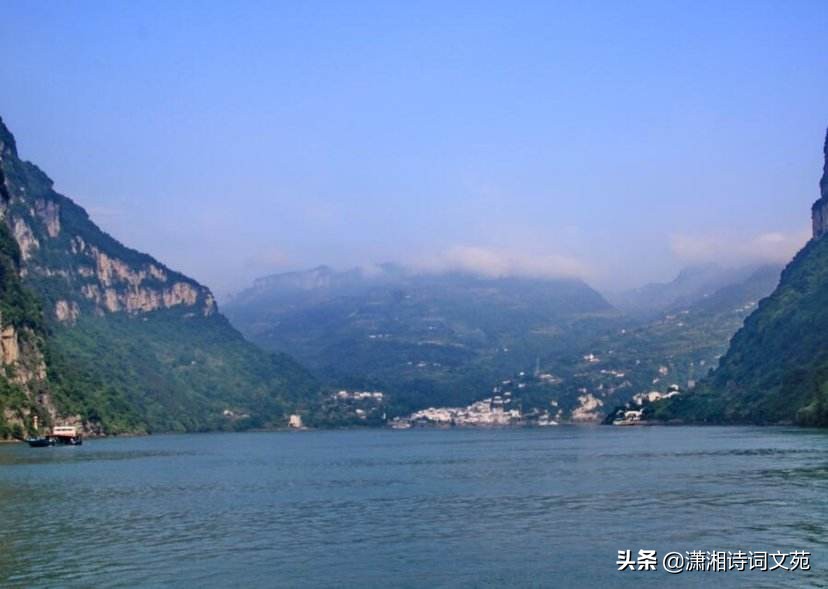 “神女应无恙，当惊世界殊”：再读《水调歌头·游泳》