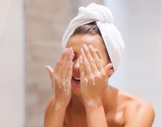 脸上总是一抹油腻腻？教你一招，告别油腻，皮肤更清爽