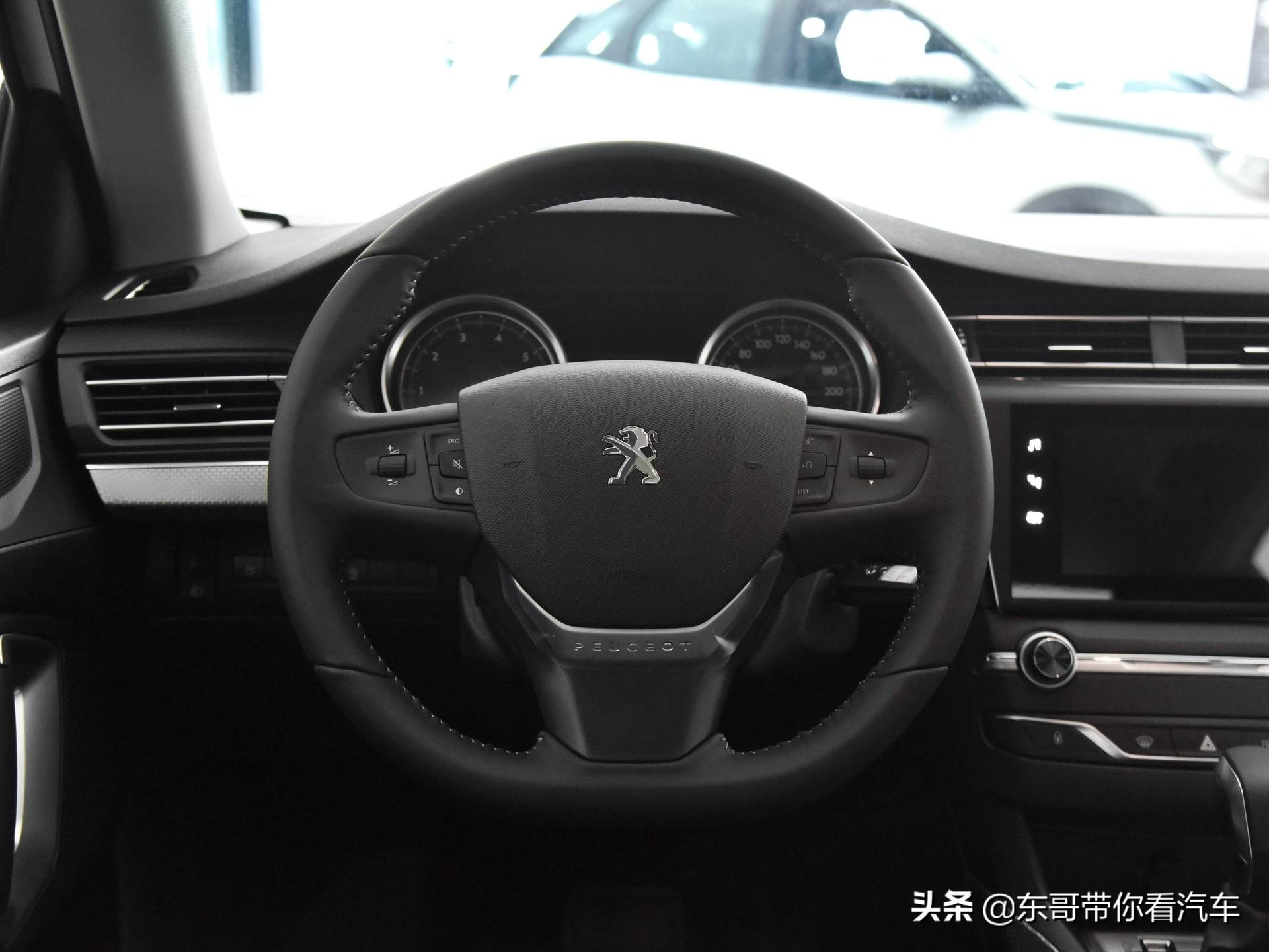 标致408的行驶质感媲美b级车,有孩子后的第一年