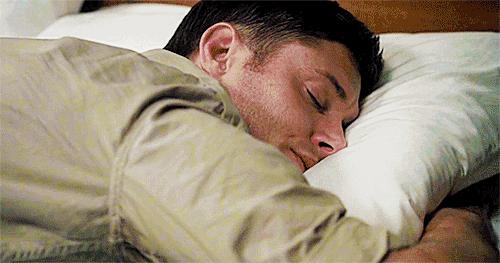 脖子疼枕高枕头舒服一点,打鼾者最舒服的枕头