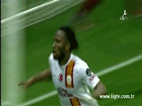 国足庆祝胜利的视频,国足赢了搞笑视频