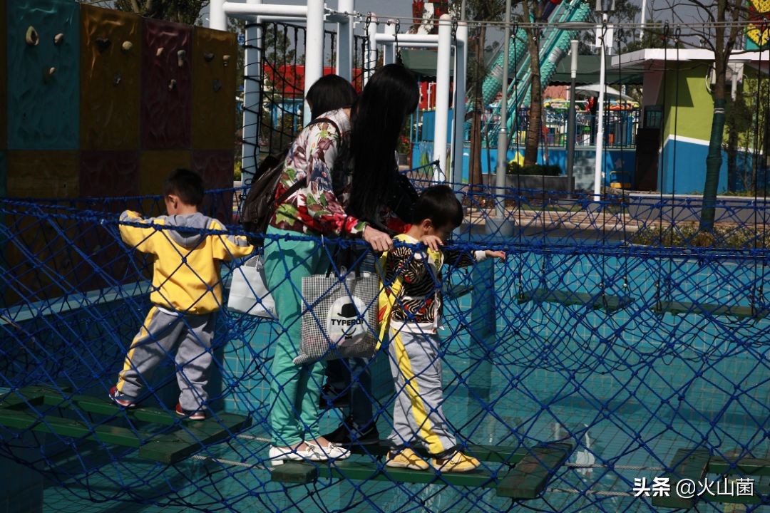 逃离高温“熔炉”，南方的夏天就该玩雪