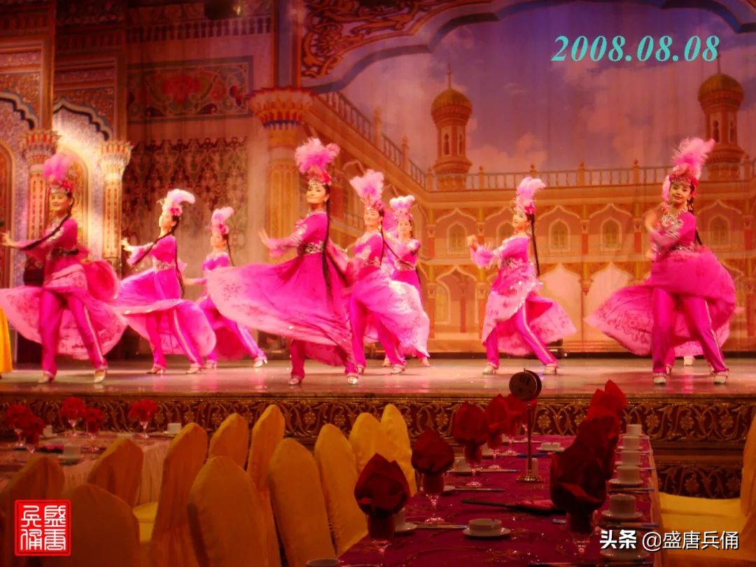 乌鲁木齐二道桥大巴扎民族风情,乌市二道桥国际大巴扎开街仪式