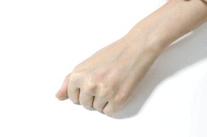 手部干燥开裂？秋冬保湿护肤别只顾脸忘了手！细嫩光滑不离手