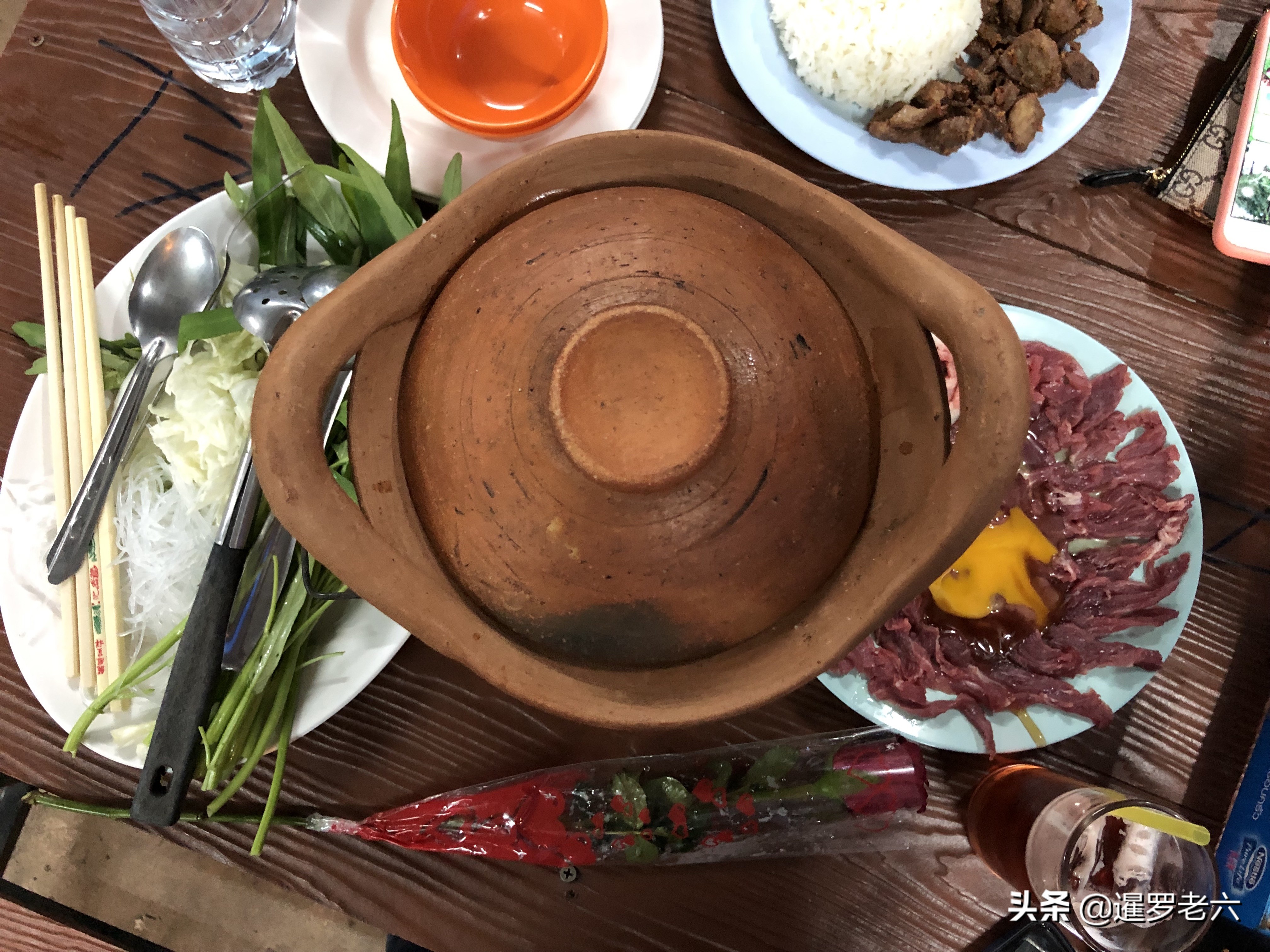 “情人节”带着媳妇在曼谷吃吃喝喝一天!一朵玫瑰花才卖30泰铢!