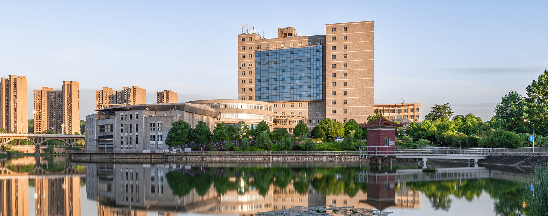 邵阳学院临床好还是湘南学院好,邵阳学院比湖南人文科技学院好吗