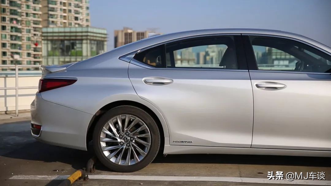 24款雷克萨斯es300顶配试驾,2017年雷克萨斯es300h驾驶体验