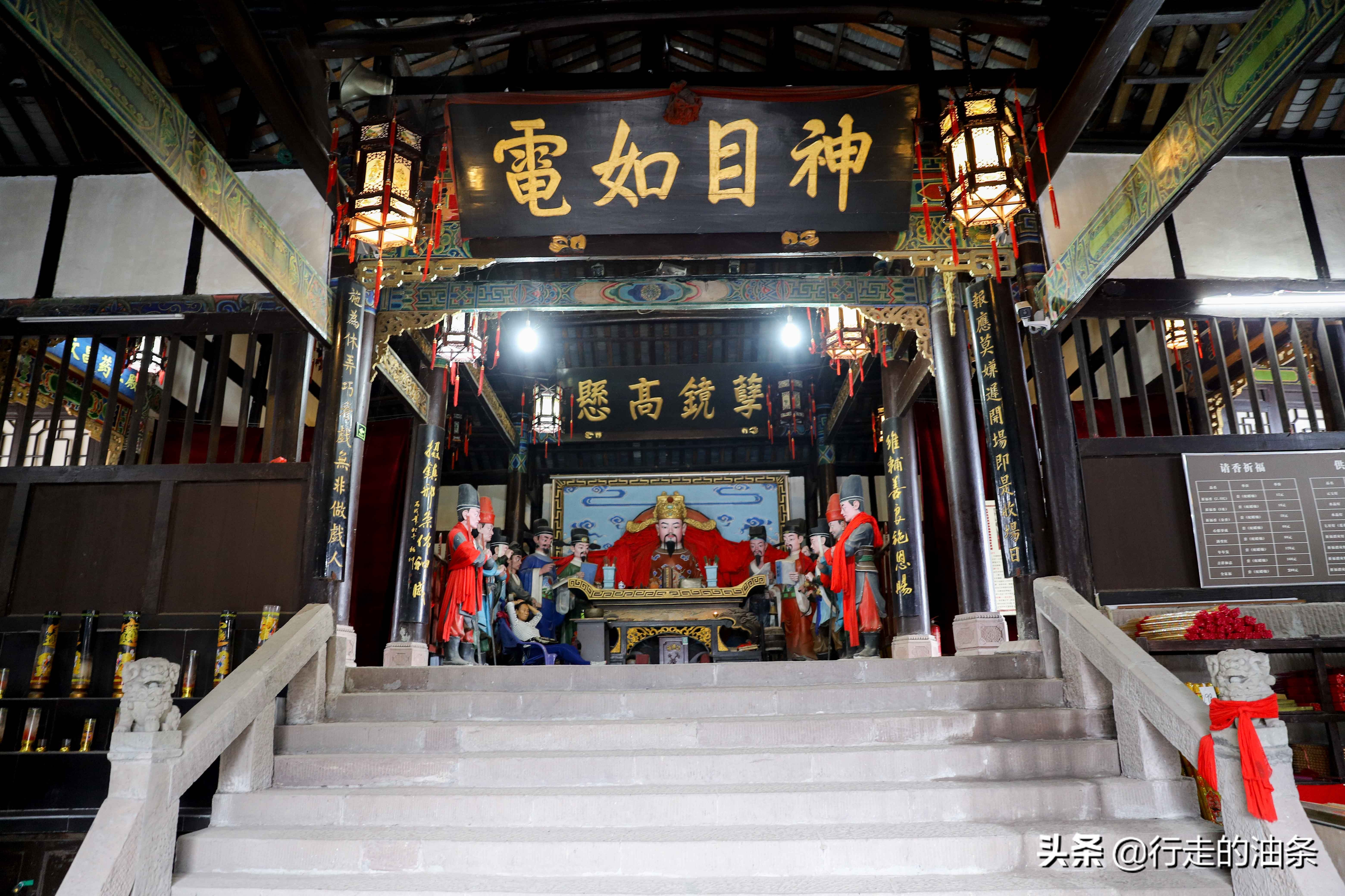 重庆旅游打卡老街磁器口,重庆自驾凤凰古城游记