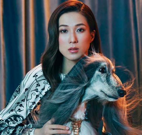 钟嘉欣二胎产子晒宝宝熟睡萌照,钟嘉欣要息影