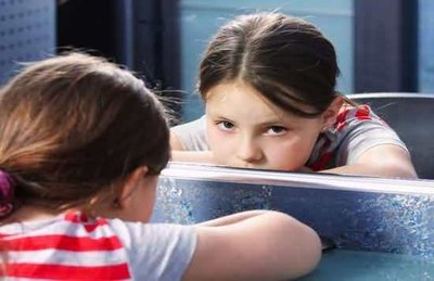 青春期孩子自卑解决方法,青春期孩子自卑怎么教育