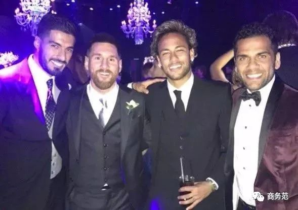 17岁梅西首秀照片,梅西34岁首战刷爆3项纪录