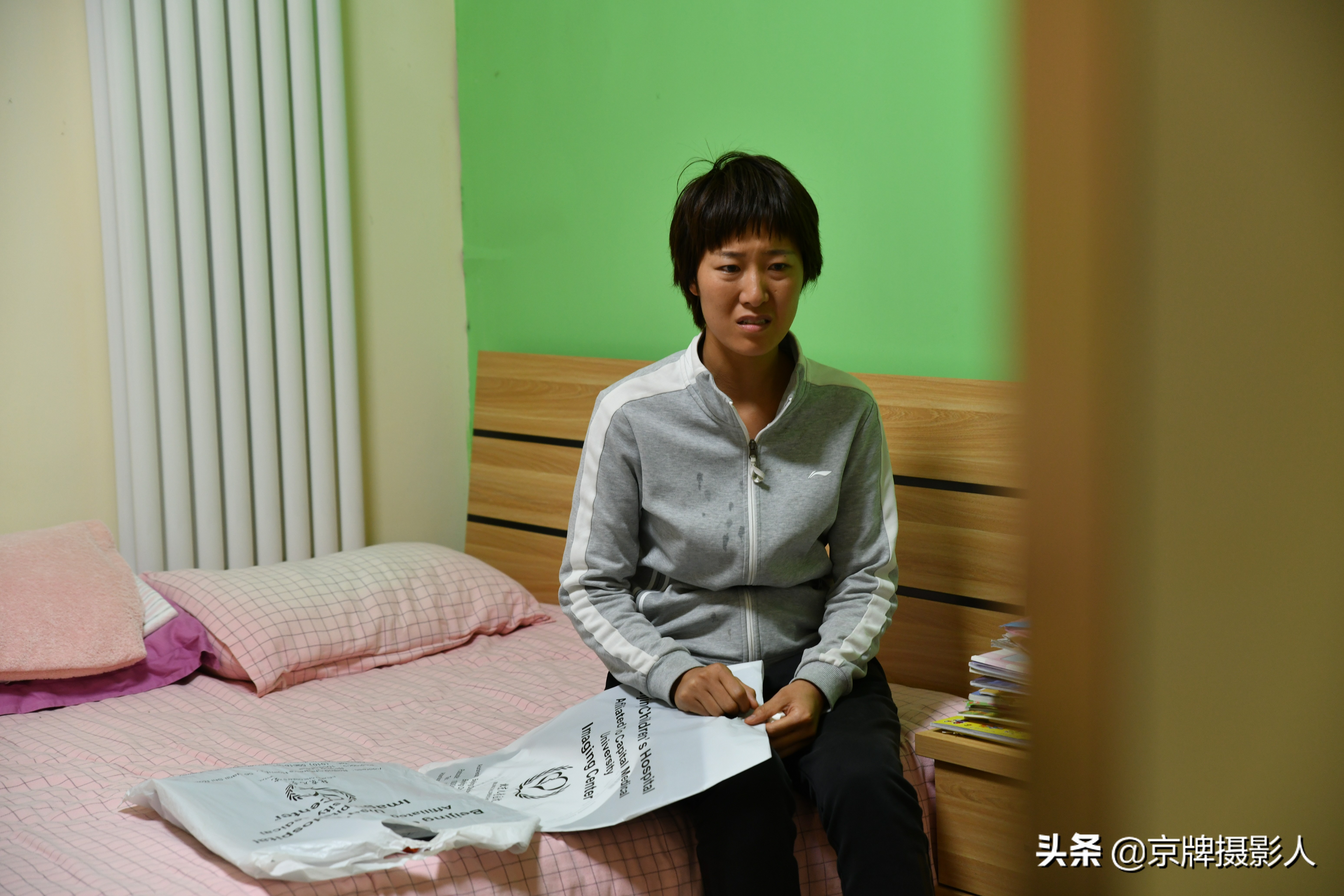 河南女孩每天戴“假发”对着镜子找自尊，3年28次化疗身心遭重创