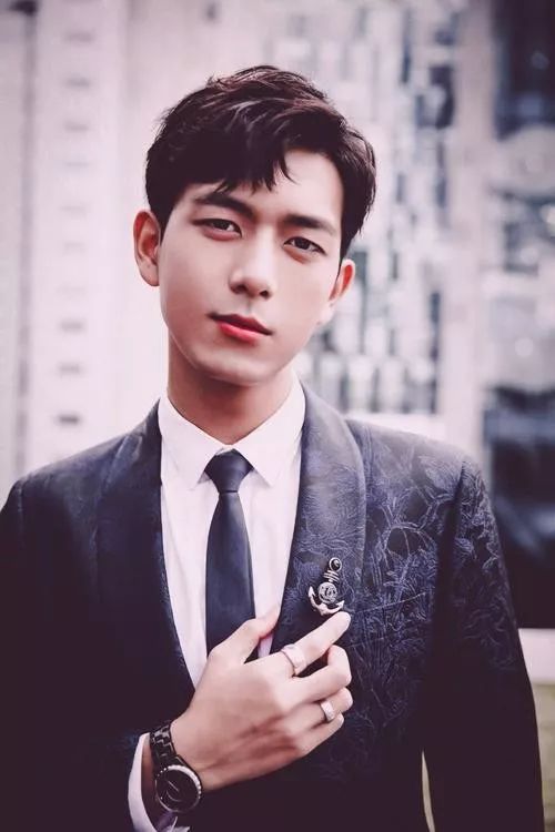 林更新肖战对比,肖战李现林更新