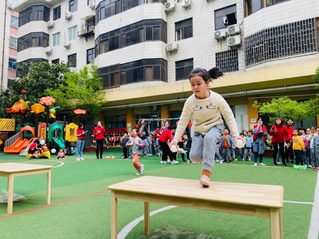 幼儿园足球嘉年华足球比赛视频,幼儿园足球主题游园活动