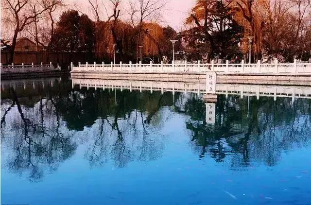 冬季山东山泉水最美最有韵味？济南山泉水美？泰山上下一片银白？