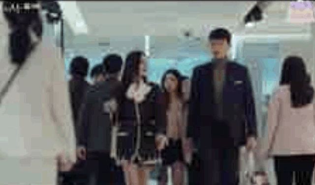 追了《爱的迫降》这么久，我终于看到一只想买的包了