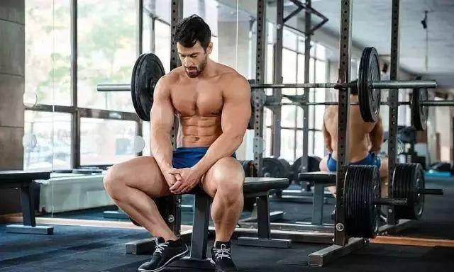 健身卧推肩膀受伤怎么恢复,卧推肩膀受限如何改善