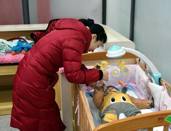 抠门爸爸对孩子特别舍得,抠门老爸给女儿取名字就三笔