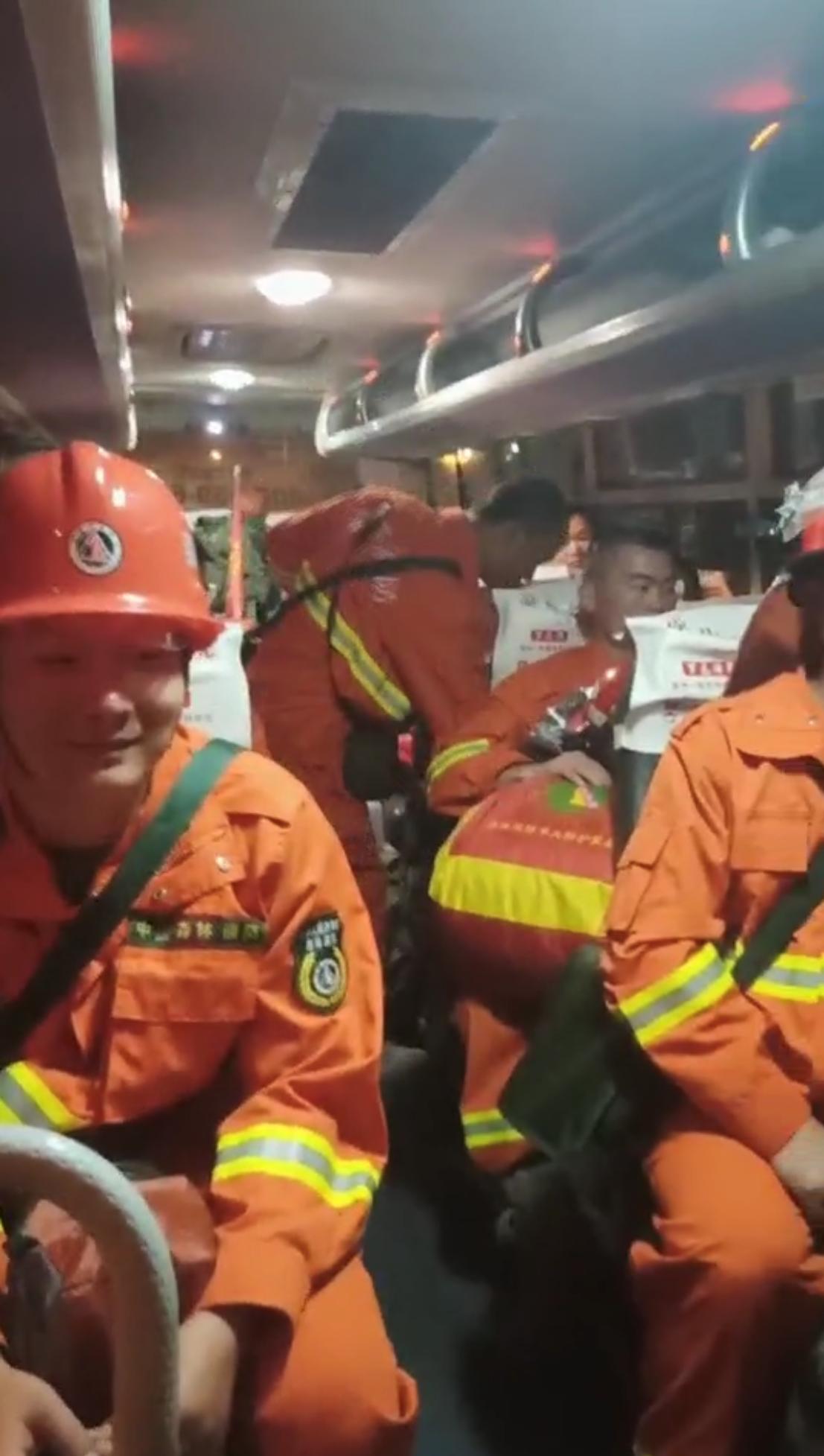 西昌火灾牺牲者的照片,西昌大火牺牲人员2020