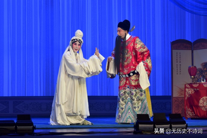 窦娥冤中窦娥形象的反抗性,窦娥冤中窦娥本身的内在的冲突