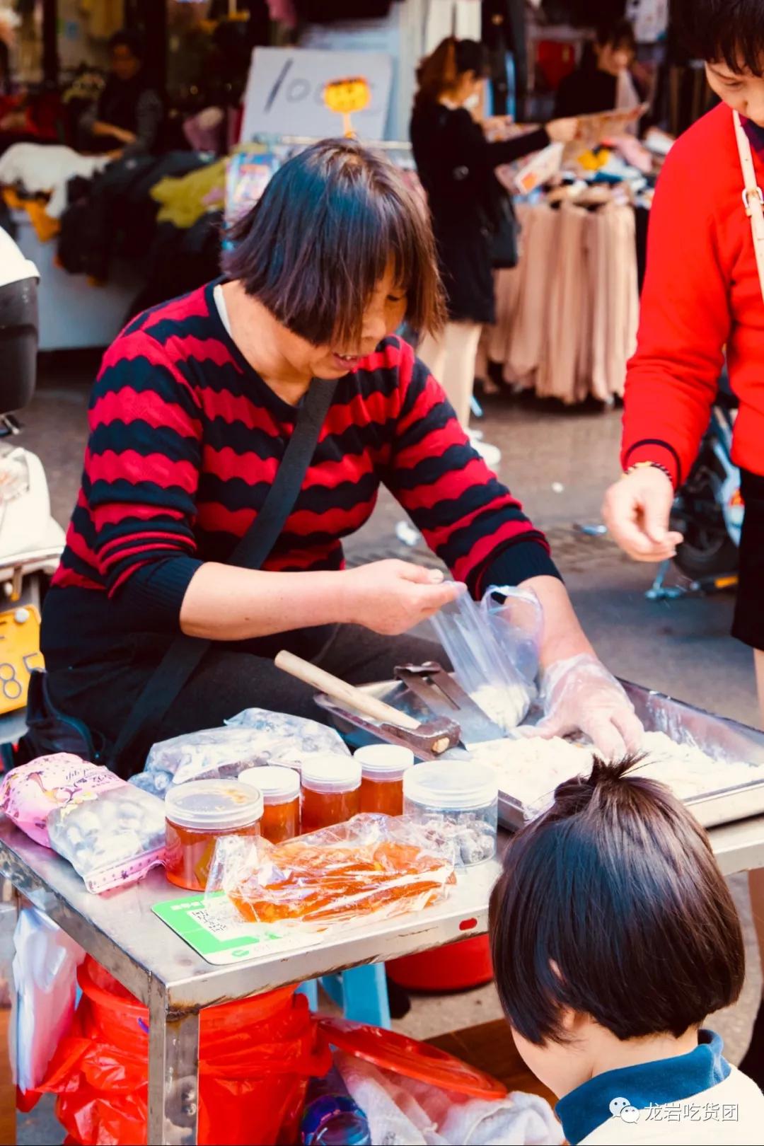 重庆渝北龙兴广场附近购物商场,前方到站工贸