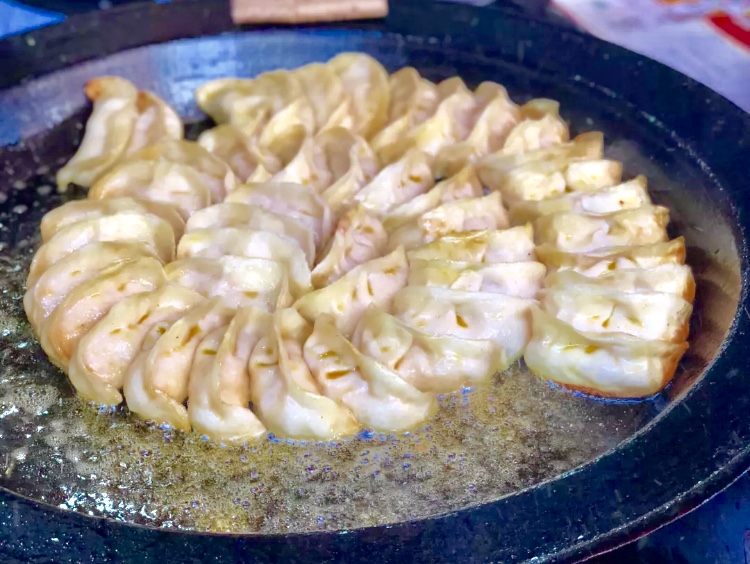 这家深藏杨浦老弄堂的锅贴馆,这家百年老店竟然藏在上海郊区