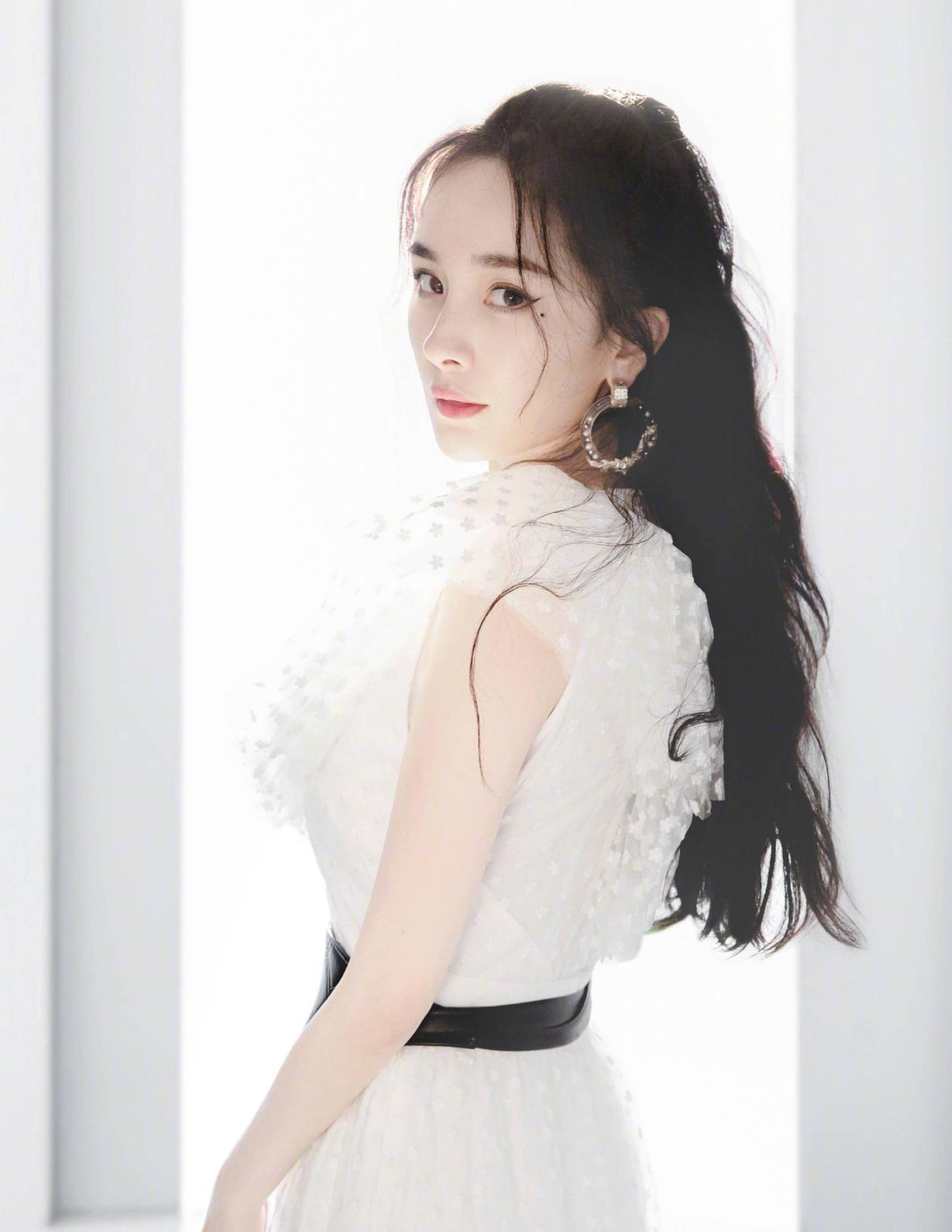 “空气刘海”不受宠了！今年流行这3款“刘海”，热巴郑爽都上头