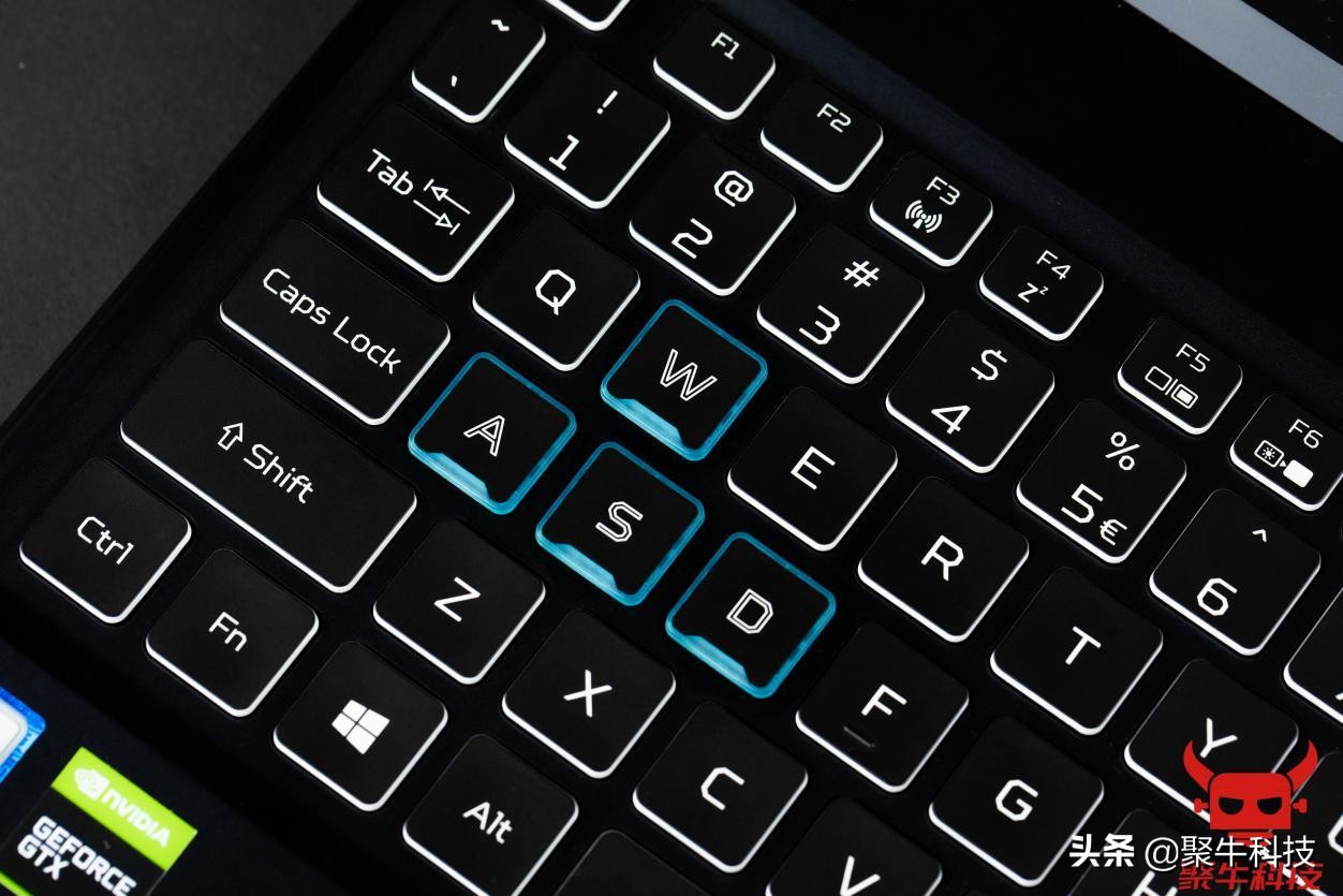 17.3寸掠夺者战斧300评测,无短板游戏本推荐