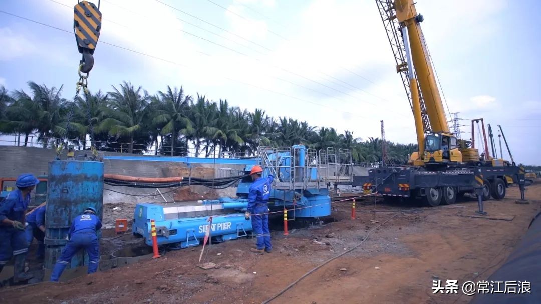 钢管静压桩机,技研静压植桩机植入工法