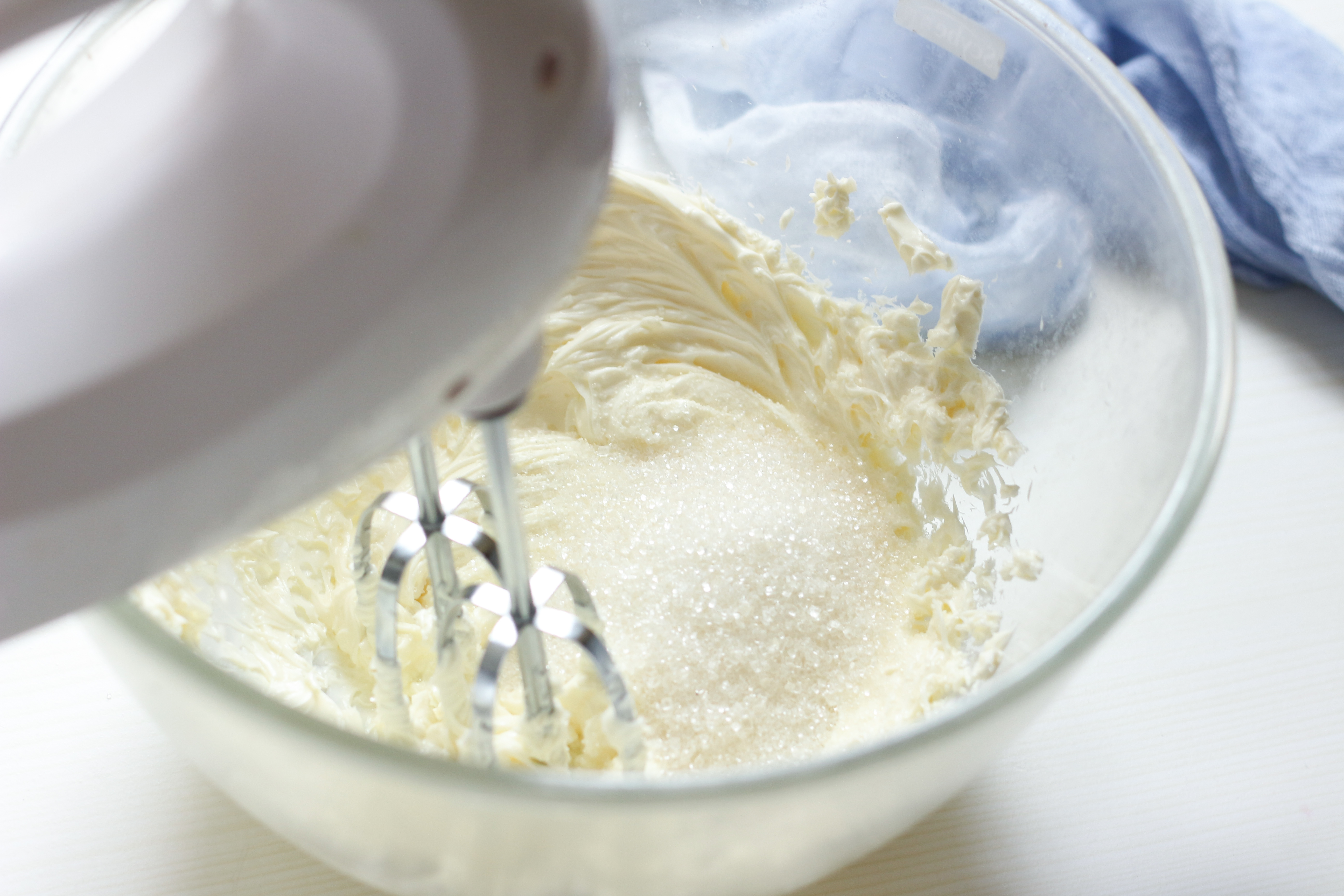 教你做不用打蛋器的蛋糕,新手学做蛋糕抹面裱花