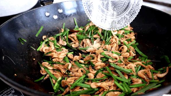 怎样做小白虾炒韭菜,小白虾炒韭菜做法