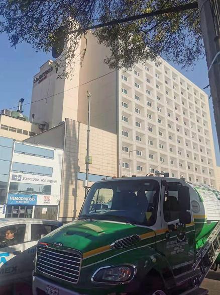 我穿着两条秋裤套牛仔外加带绒冲锋衣，来到零上29度的墨西哥