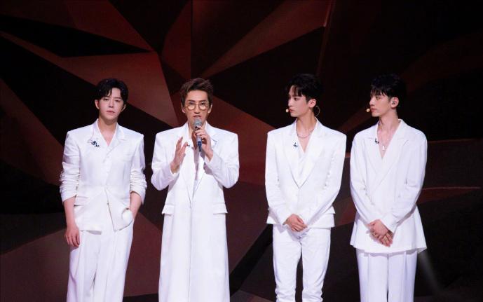 “一公”结束，哥哥们各自精彩，八个部落的队长，谁最受欢迎呢？