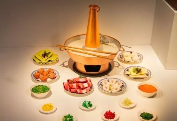 中国人烧给死人的纸扎,登上巴黎设计周,还被法国的博物馆收藏。